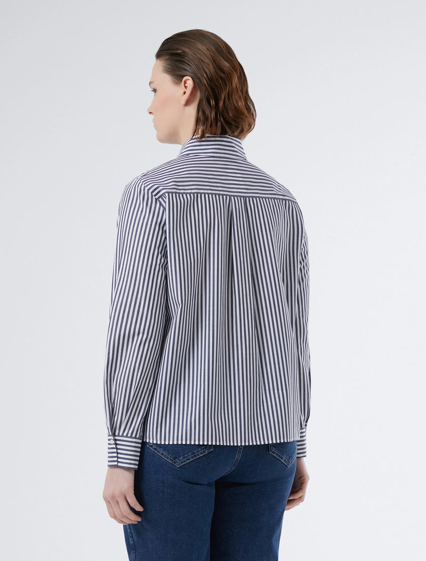 Persona camicia bianco seta blu sassari